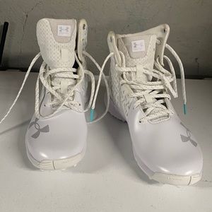 Under Armour Womens turf shoes size 7.5